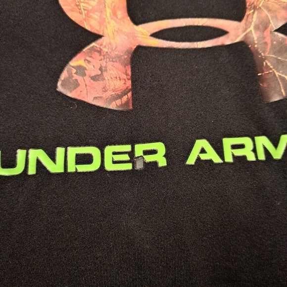 Under Armour boys size 4 heat gear black short sleeved shirt, - Picture 6 of 7